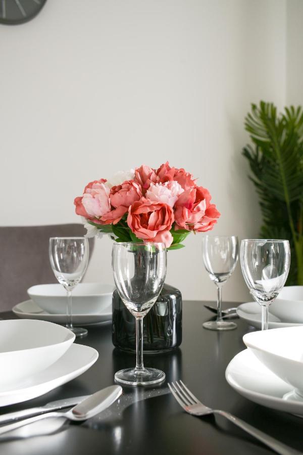 Suites By Rehoboth - Abbey Wood Station - London Zone 4 Dış mekan fotoğraf