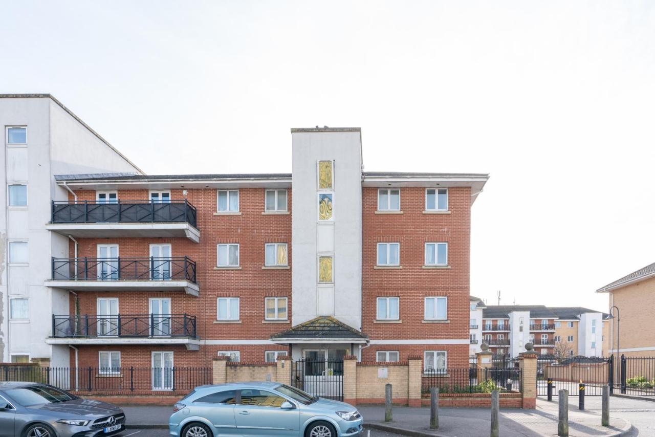 Suites By Rehoboth - Abbey Wood Station - London Zone 4 Dış mekan fotoğraf