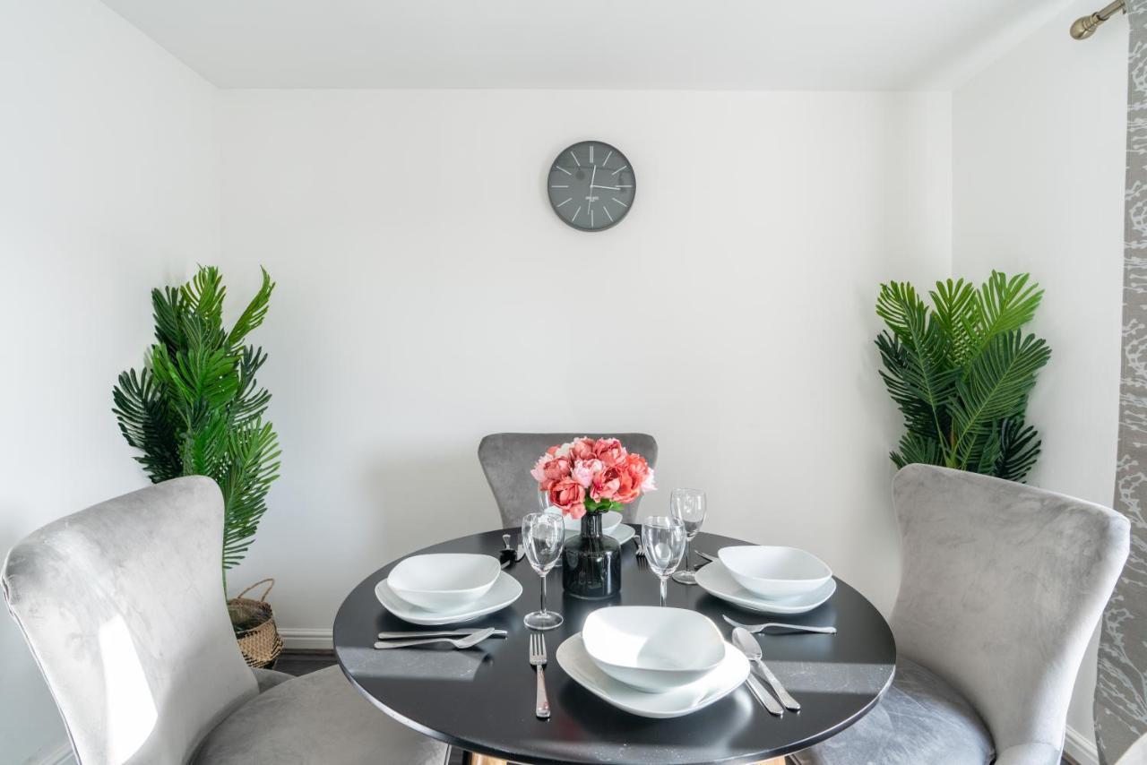 Suites By Rehoboth - Abbey Wood Station - London Zone 4 Dış mekan fotoğraf