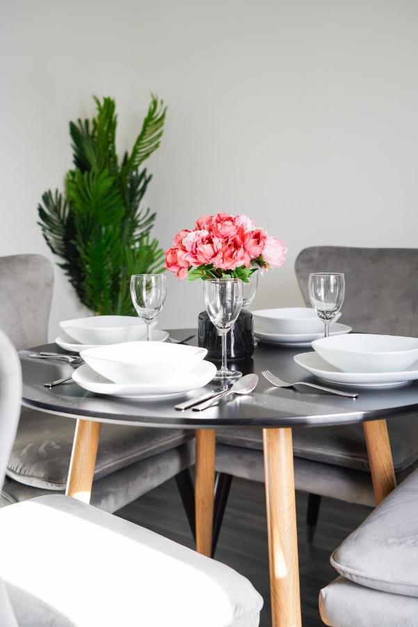 Suites By Rehoboth - Abbey Wood Station - London Zone 4 Dış mekan fotoğraf