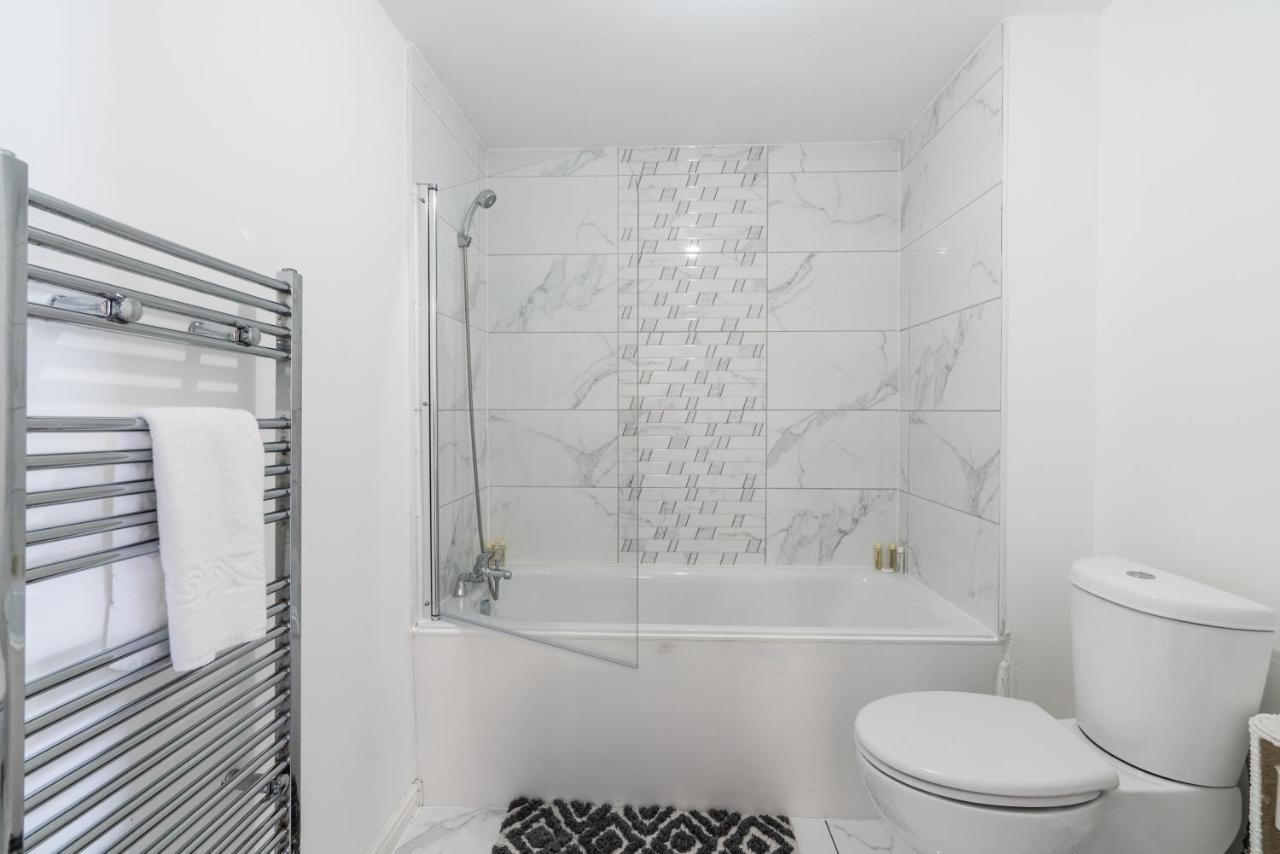 Suites By Rehoboth - Abbey Wood Station - London Zone 4 Dış mekan fotoğraf