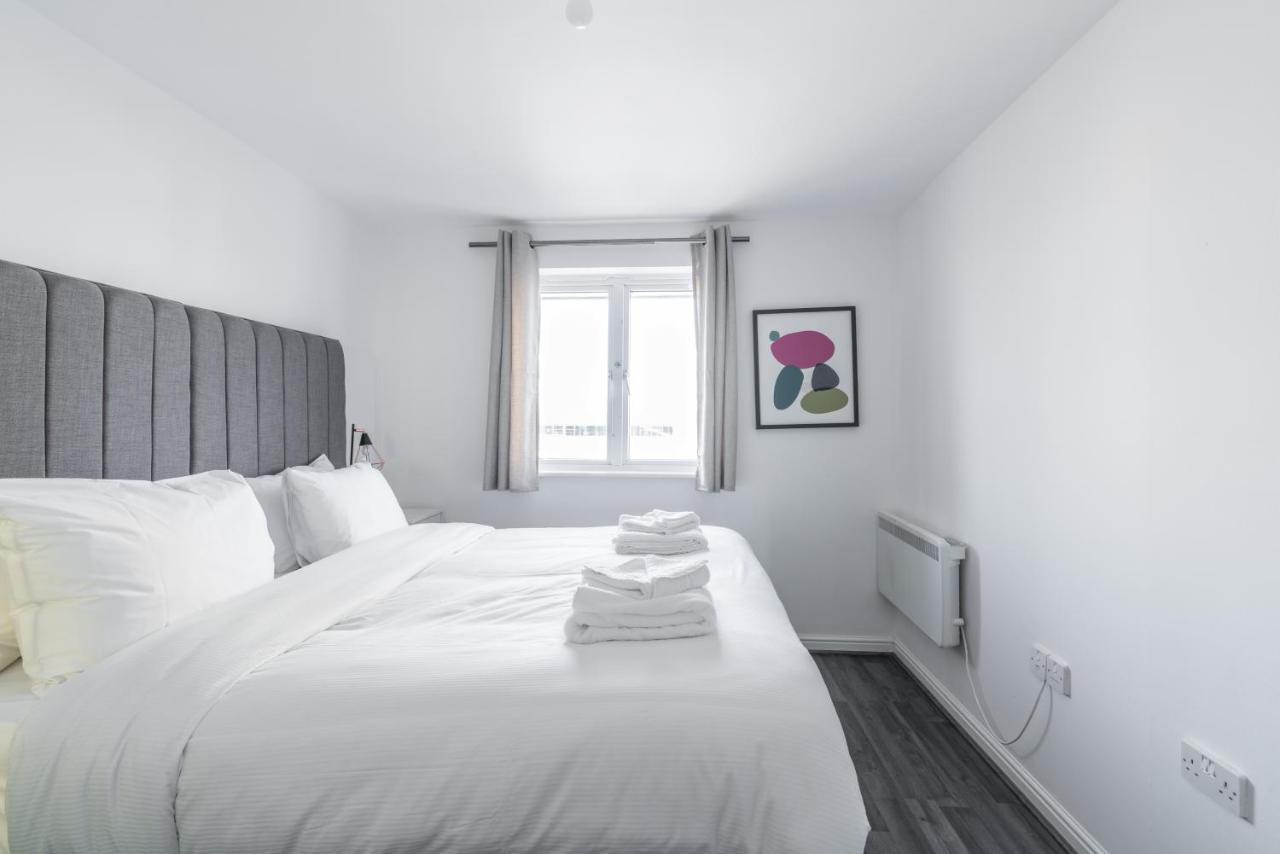Suites By Rehoboth - Abbey Wood Station - London Zone 4 Dış mekan fotoğraf